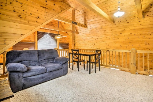 Comfortable Log Home about 4 Miles to Shenandoah River image 11