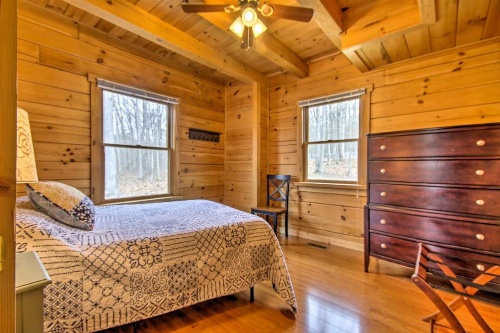 Comfortable Log Home about 4 Miles to Shenandoah River image 16
