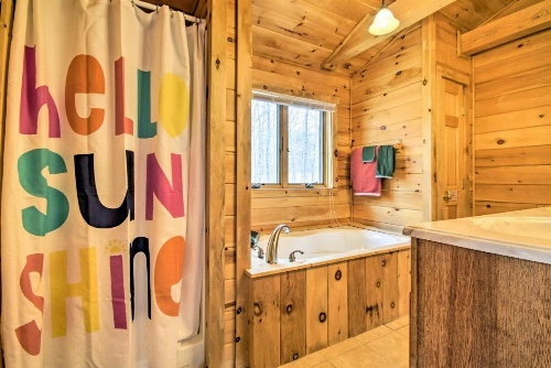 Comfortable Log Home about 4 Miles to Shenandoah River image 17