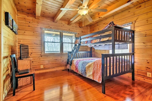 Comfortable Log Home about 4 Miles to Shenandoah River image 20