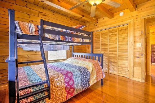 Comfortable Log Home about 4 Miles to Shenandoah River image 21