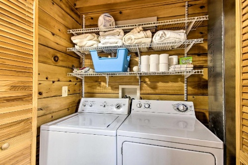 Comfortable Log Home about 4 Miles to Shenandoah River image 22