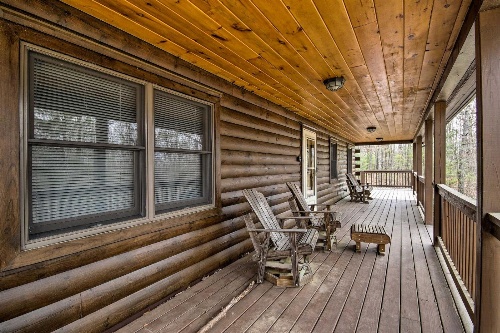 Comfortable Log Home about 4 Miles to Shenandoah River image 3