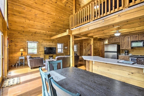 Comfortable Log Home about 4 Miles to Shenandoah River image 7